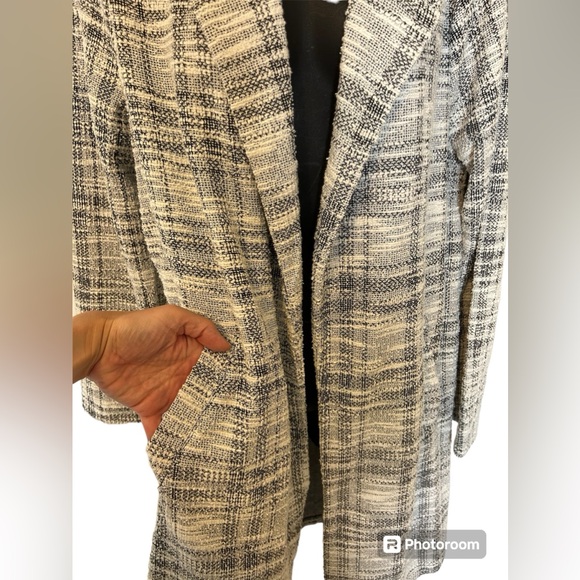 Melody’s black and white sweater cardigan - Picture 3 of 8